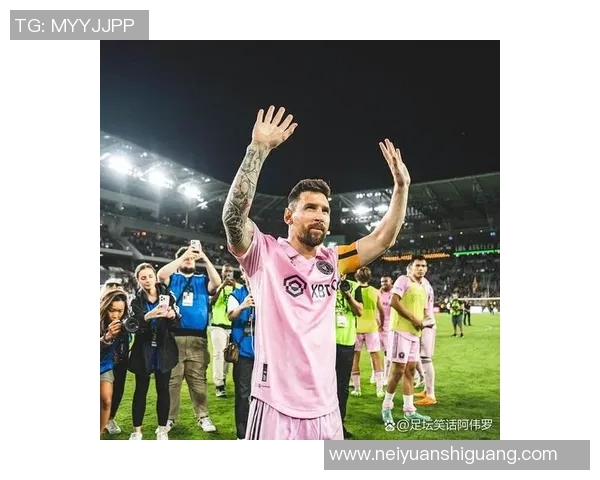 足球明星与记者互动瞬间精彩回顾视频集锦展现足球场外的真实魅力